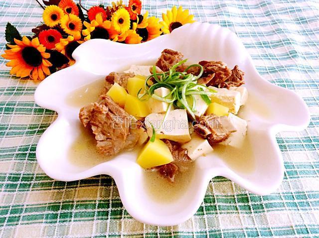 排骨土豆豆腐汤
