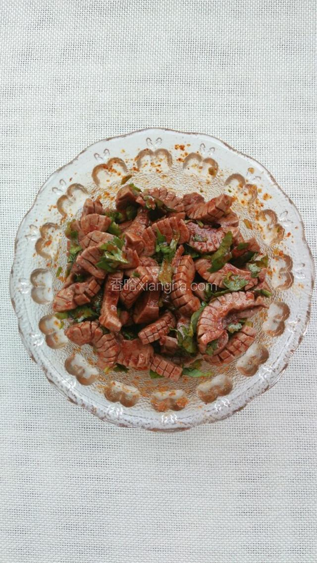 加入香菜碎拌匀即可。