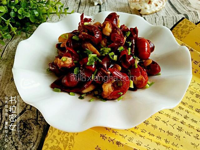 盛盘，记得撒上一点香菜哦。
