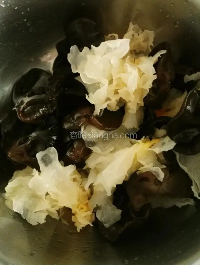 泡好后撕成小块