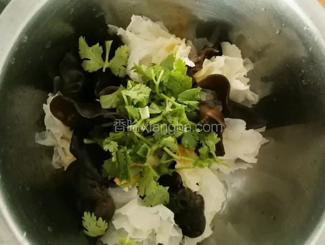 放入香菜