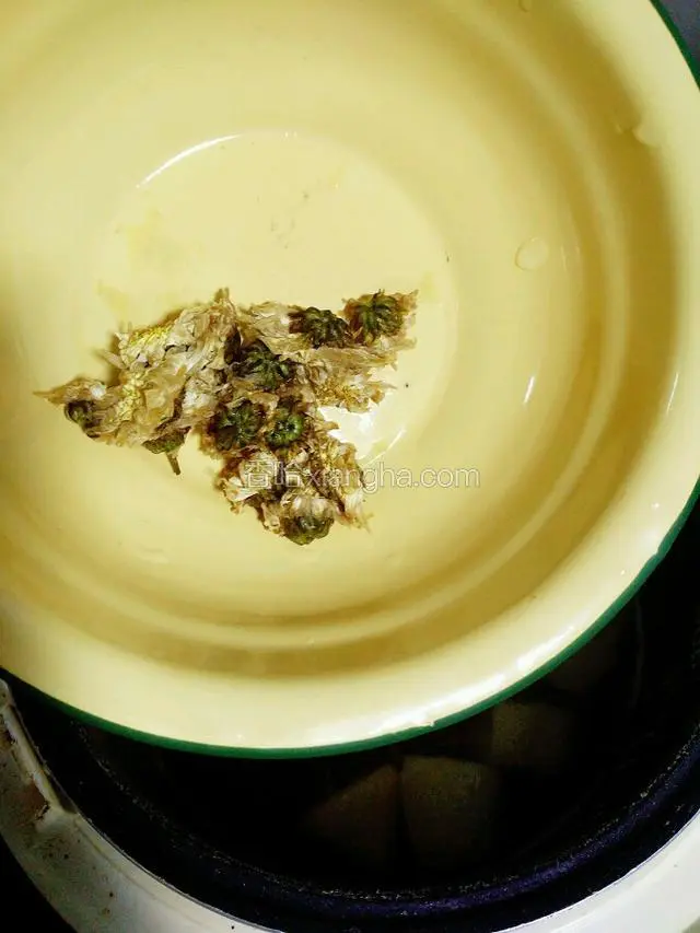 放白菊干。