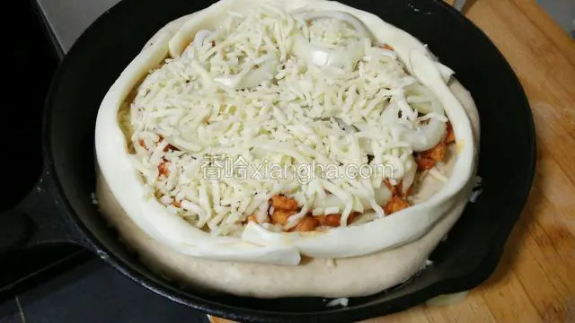 再撒马苏里拉，烤箱180度，烤20分钟左右
