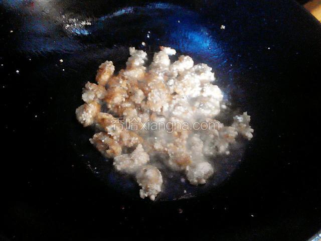 小火炸至金黄即可