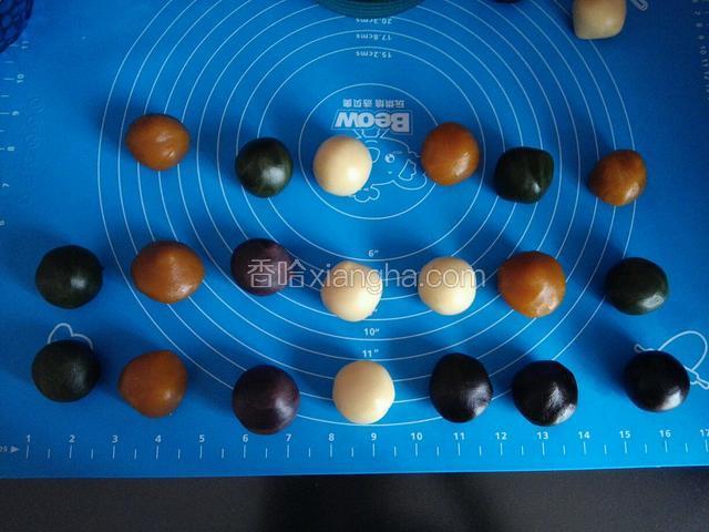 桃山皮30克揉成球