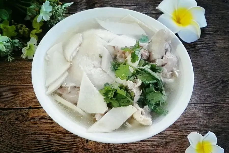 杏鲍菇鸡腿汤