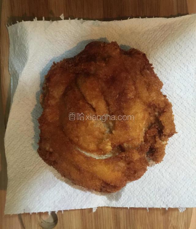 放在吸油纸上吸干油分。