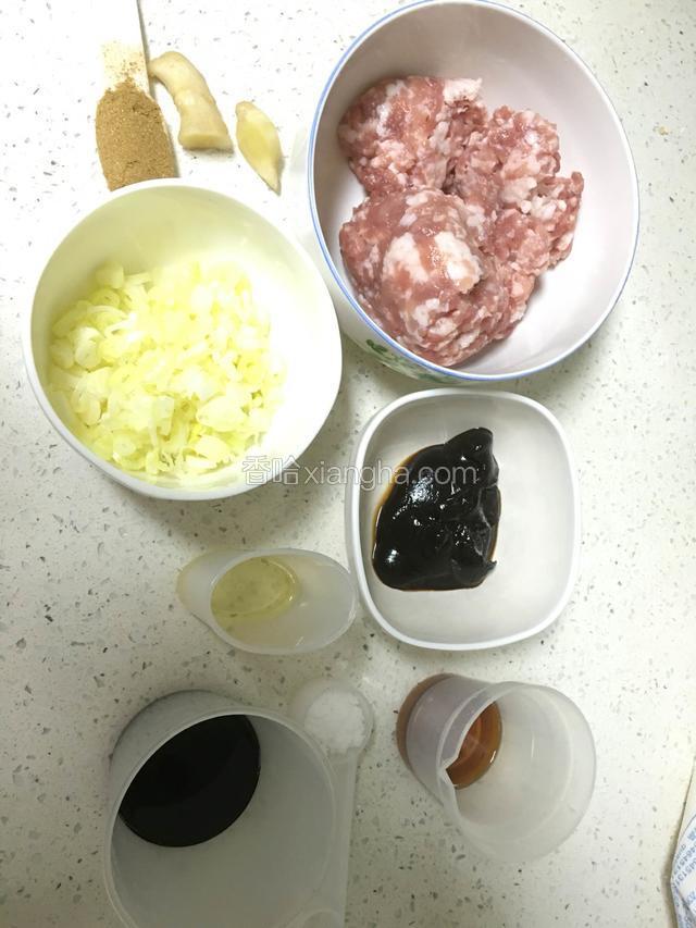 醒发面团的时间，我们来制作馅儿料，馅儿原材料配比：