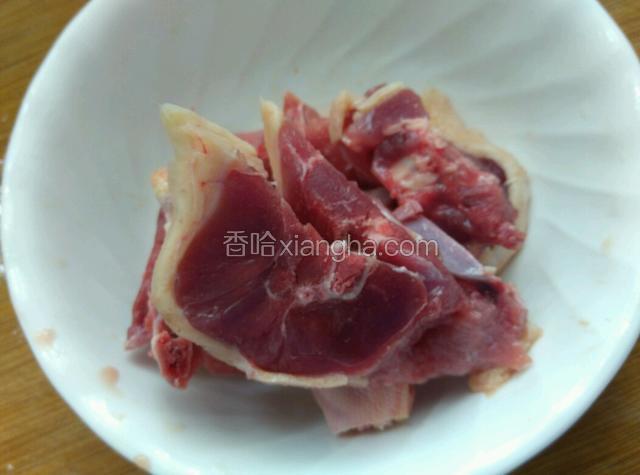 选老母鸭肉适量（按食用人数决定，我炖的1～2人份）