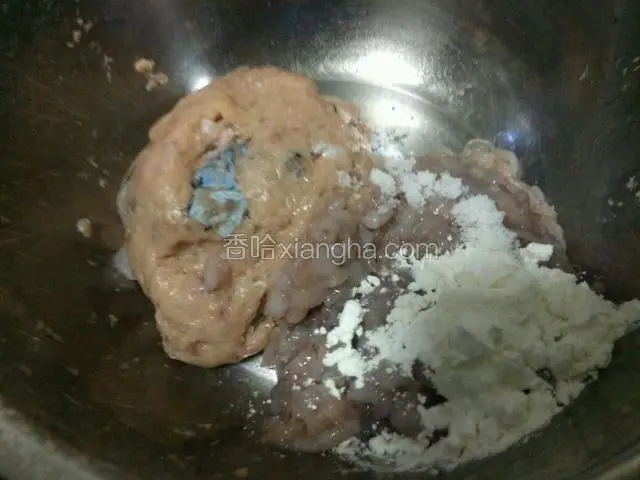 然后加入鱿鱼碎