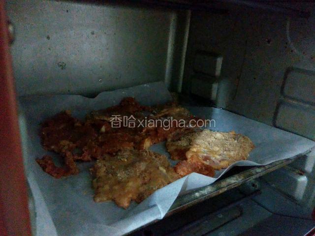 放进烤箱上下火180度20分钟