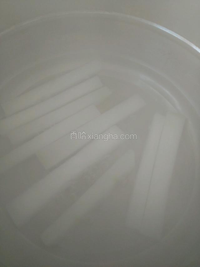 冬瓜条煮至透明捞出