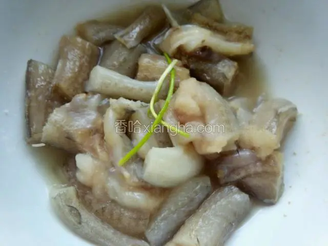 期间把调料搅拌均匀方便入味