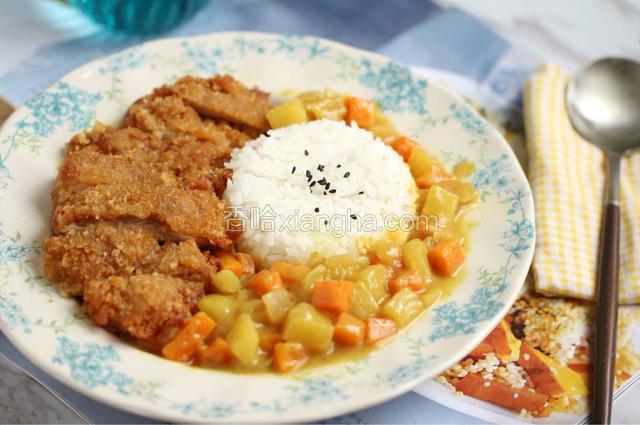 黄金咖喱鸡排饭