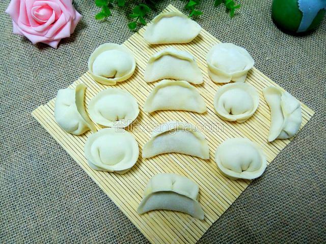 胡萝卜玉米肉饺子
