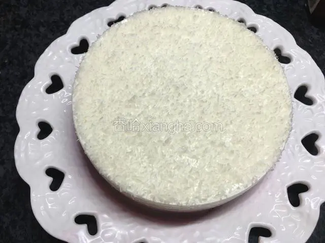 均匀的铺满椰蓉。