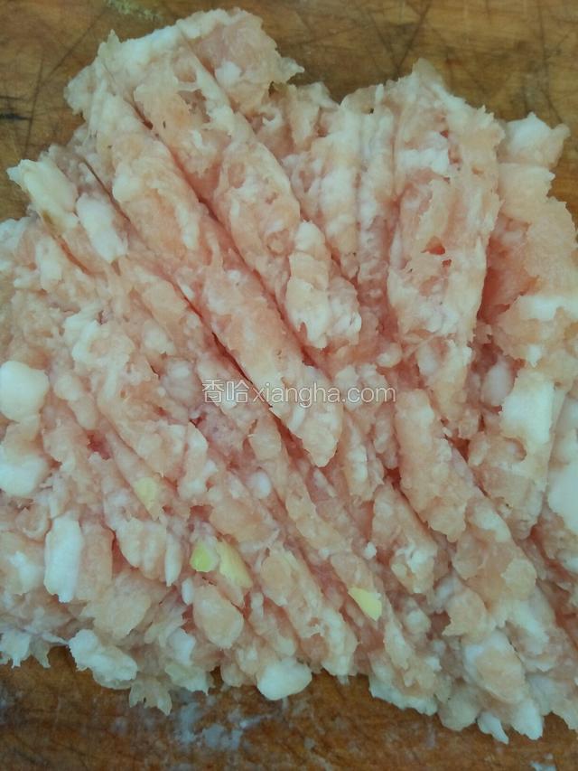 猪肉剁成沫