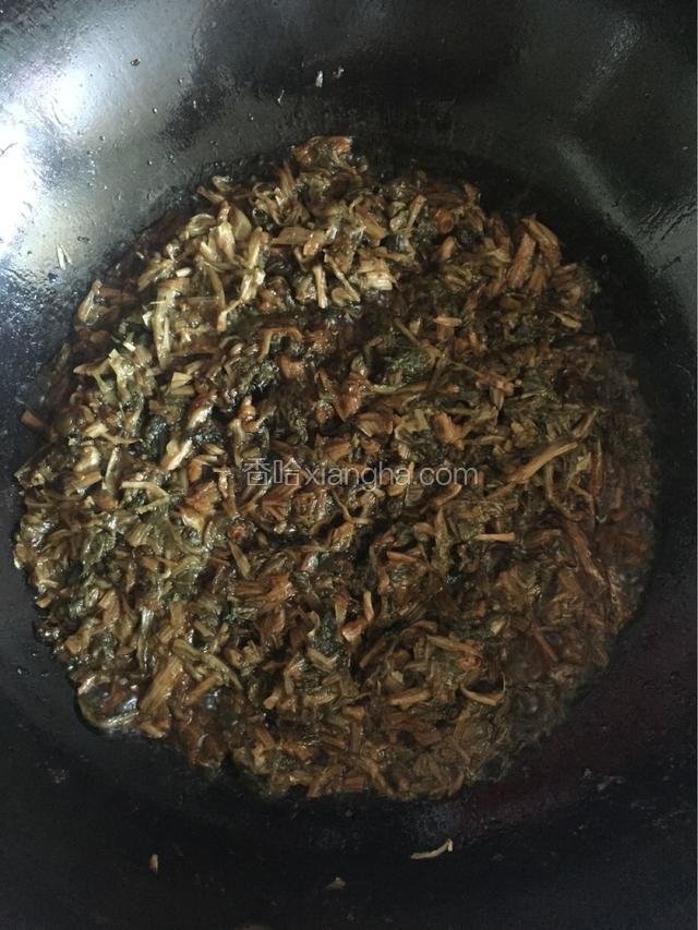 下干菜，炒至变色