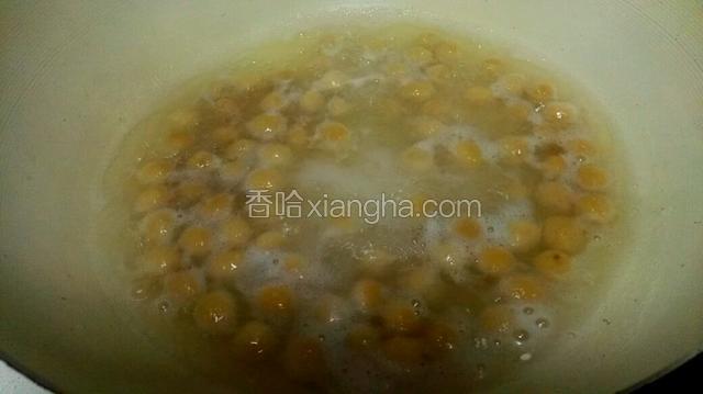 圆子浮起来了，再煮3分钟，关火。