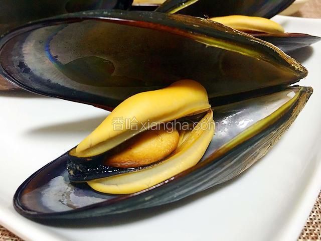 煮好的海虹，搭配香辣酱或者陈醋很棒哦！