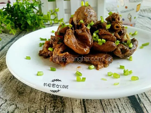 盛盘，再撒上香菜末就可以了。