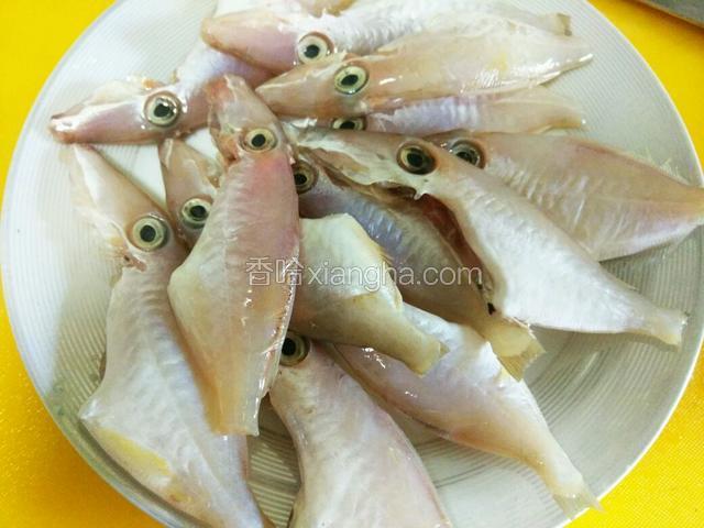 洗干净，控干水（买回来就这样子了，还认识它的原貌吗？）