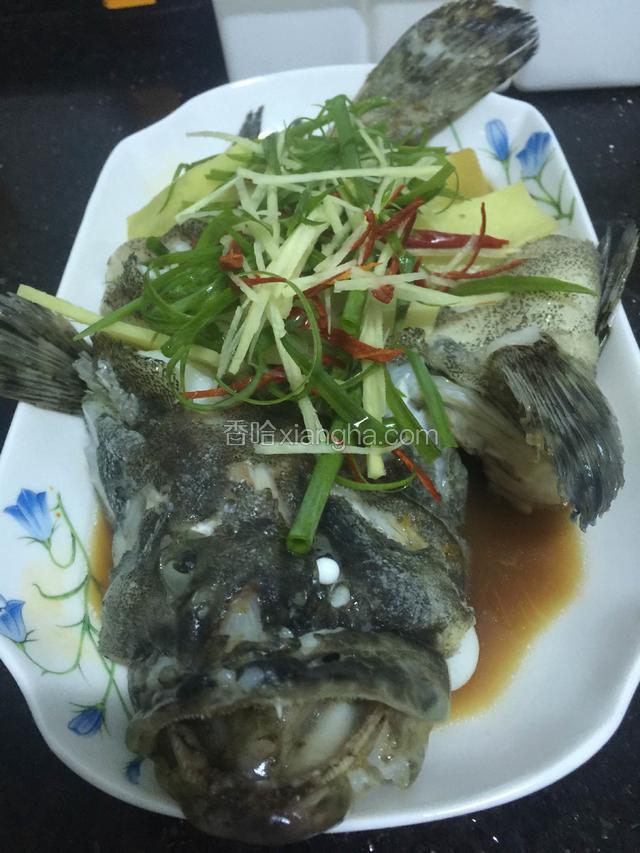 将油烧热浇在上面即可