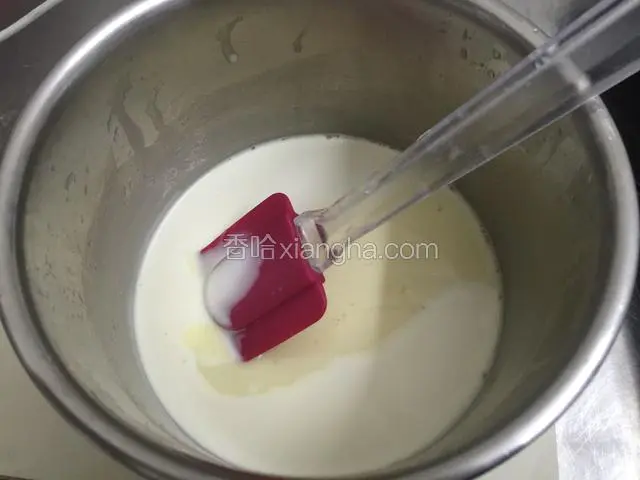 牛奶➕酸奶搅拌均匀.隔水加热