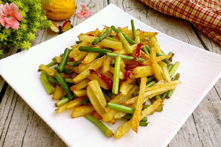 土豆条炒蒜苔