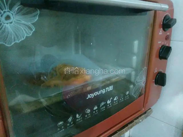 放进烧箱上下火180度20分钟