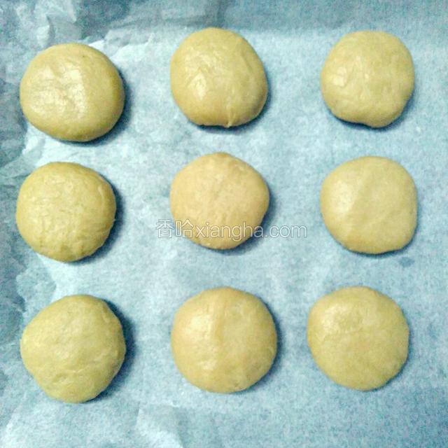 放入烤盘中:稍为压煸下