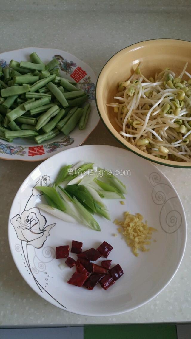 食材择洗干净切好