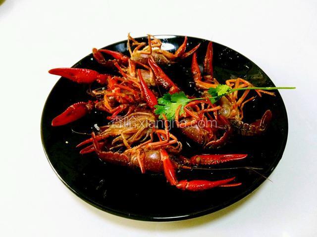 准备小龙虾适量，