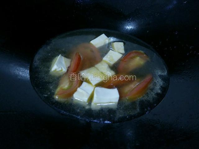 把豆腐下去煮五分钟