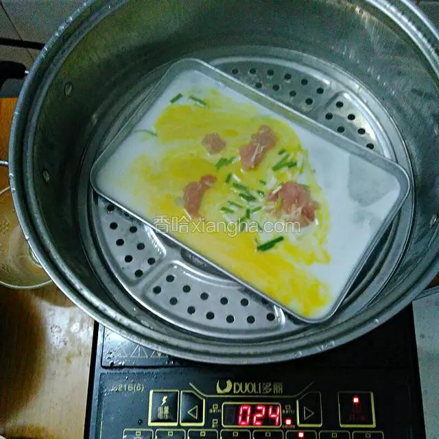 蒸锅加水烧开后放入蒸锅中盖上盖子蒸2分钟