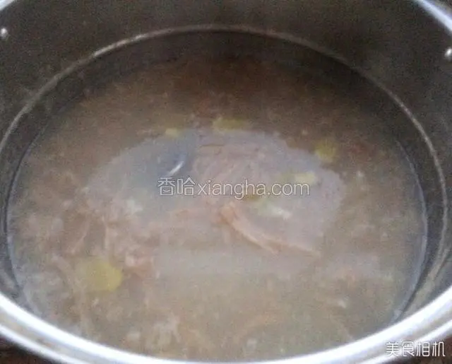大火煮1小时左右，最后加适量盐