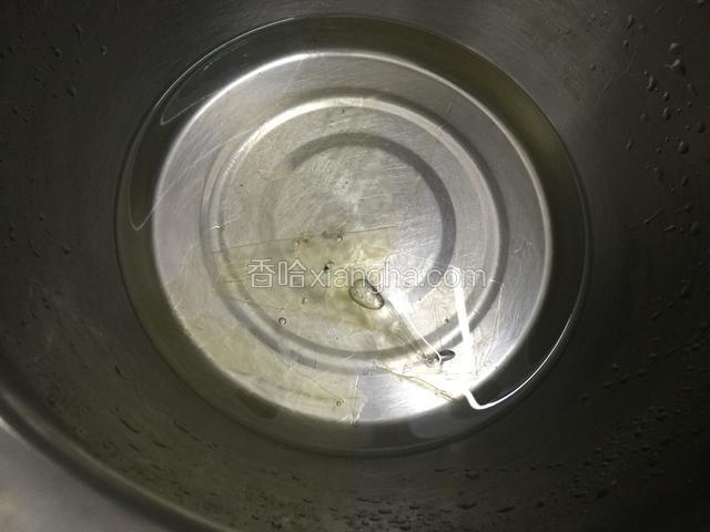 吉利丁泡水至软.