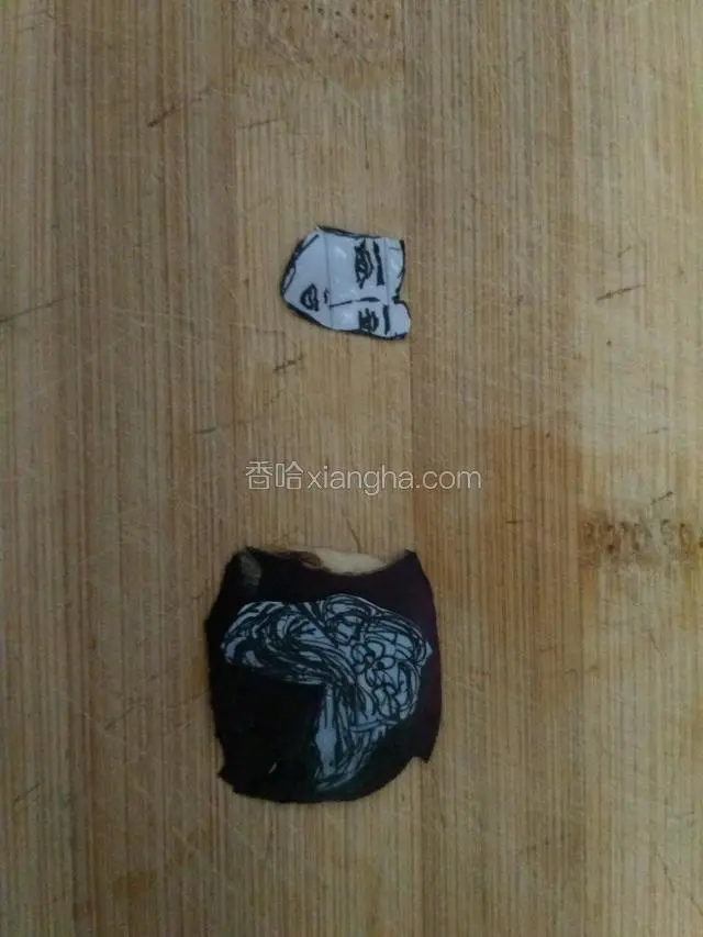 分解头部，用茄子皮刻头发