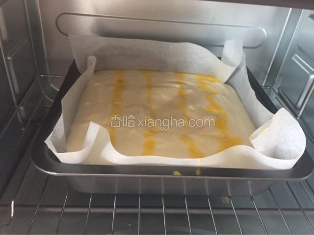 烤箱预热，160度烘烤40分钟左右