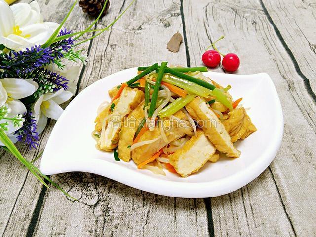 绿豆芽炒油豆腐