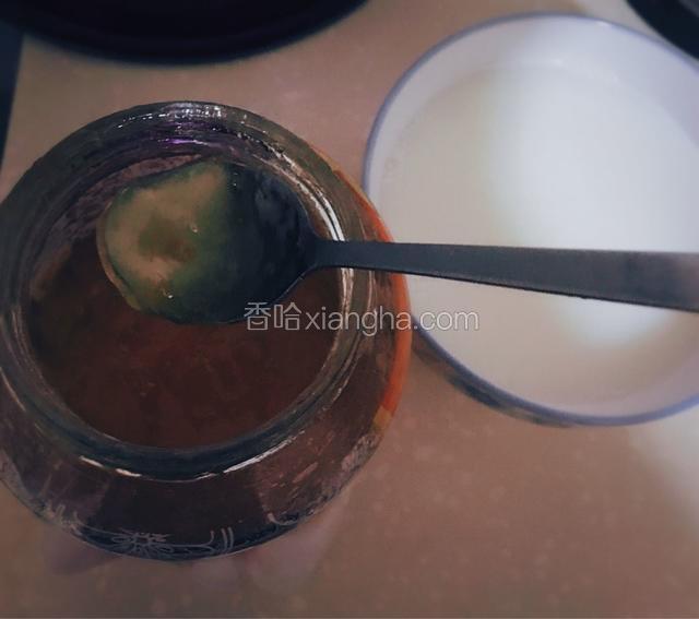 加入蜂蜜柚子茶，适量