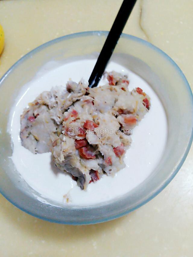 将炒好的芋头放入。