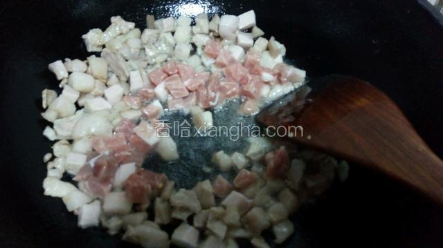 再加入瘦肉继续编煸炒