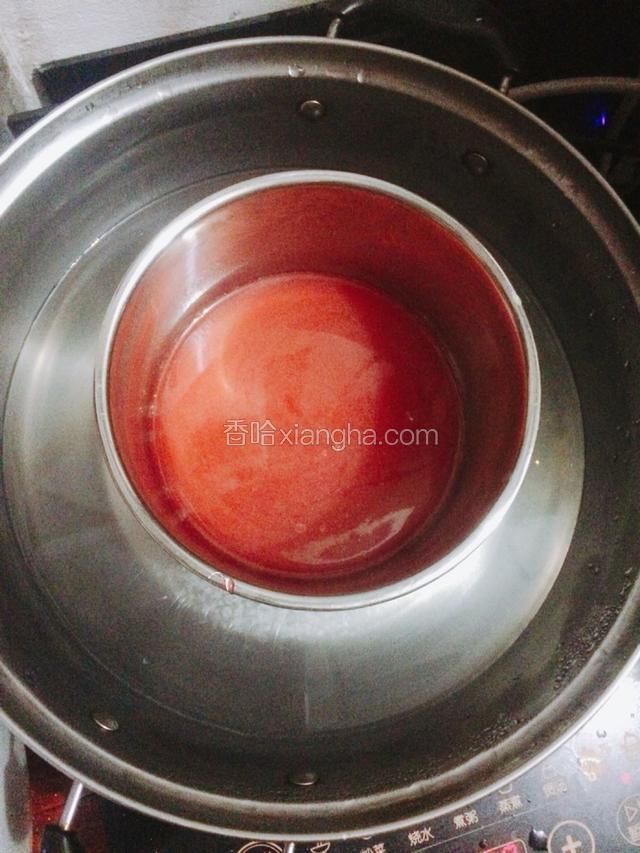 加入糖和水，搅拌融化