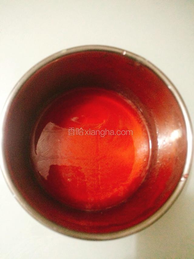 盖上保鲜膜放入冰箱冷藏至凝固