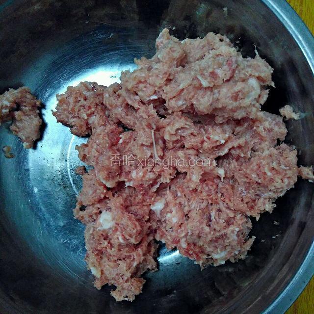 切块后用绞肉机绞成肉泥