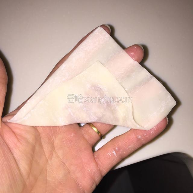 折上一个角，如图