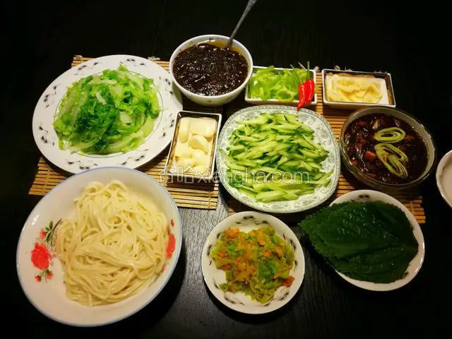 我一般会配上喜欢的菜吃。