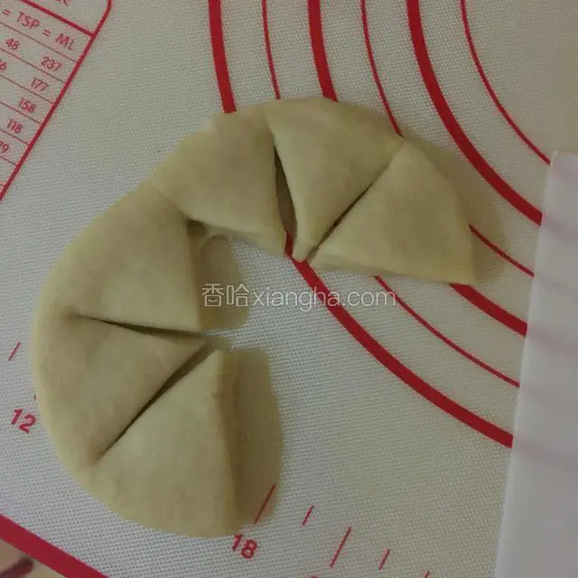 然后在每条印子上切一刀，不要切开，