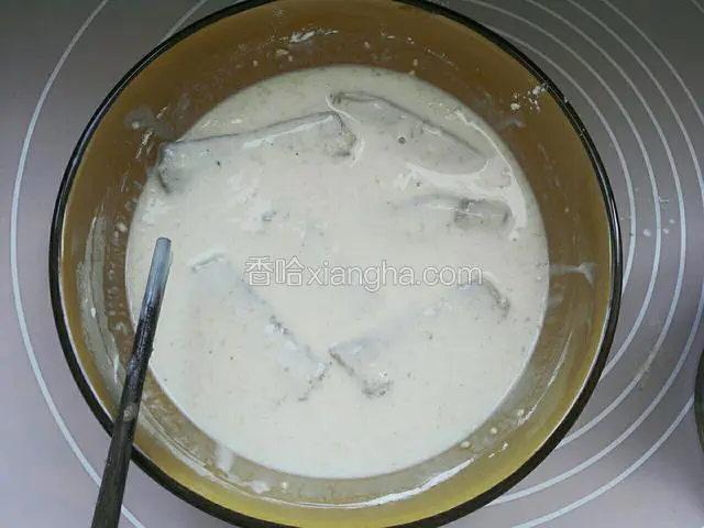 像这样裹均匀就可以进行炸了